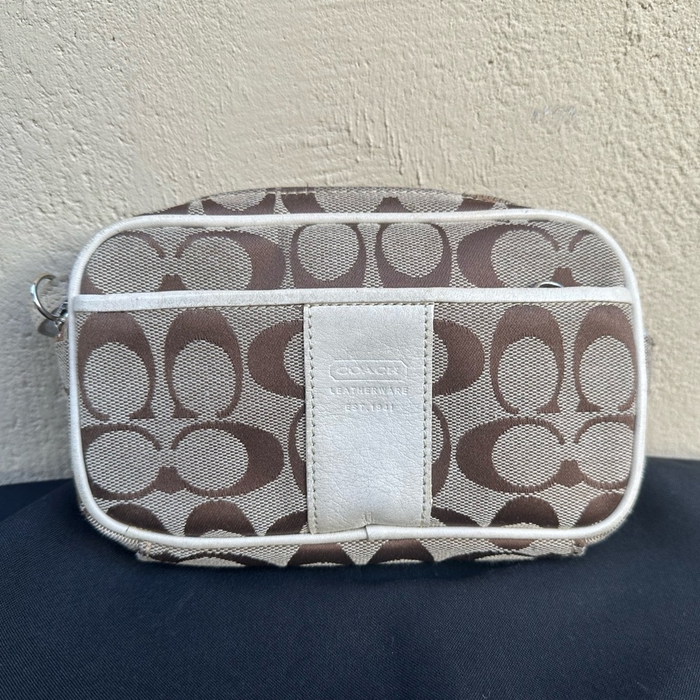 GUC Coach Signature C Leather Belt Bag ( no belt)